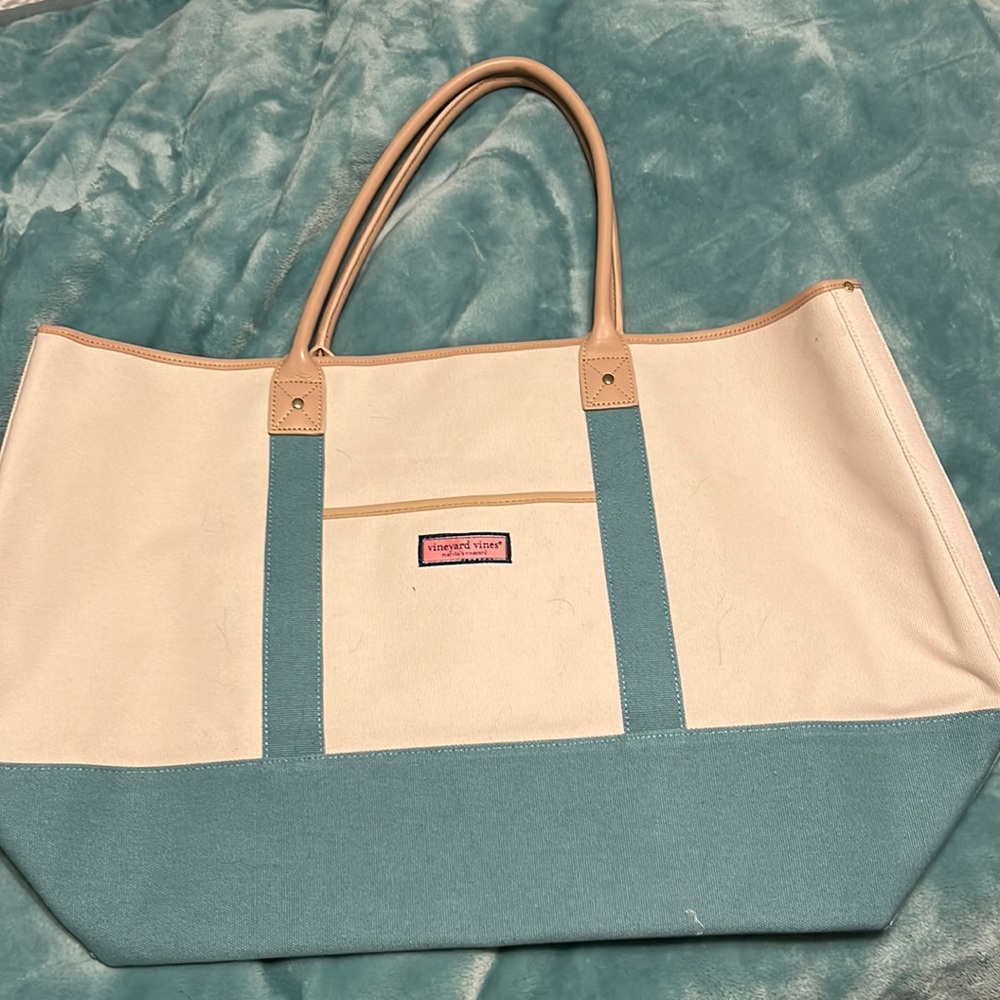 Vineyard Vines weekender bag